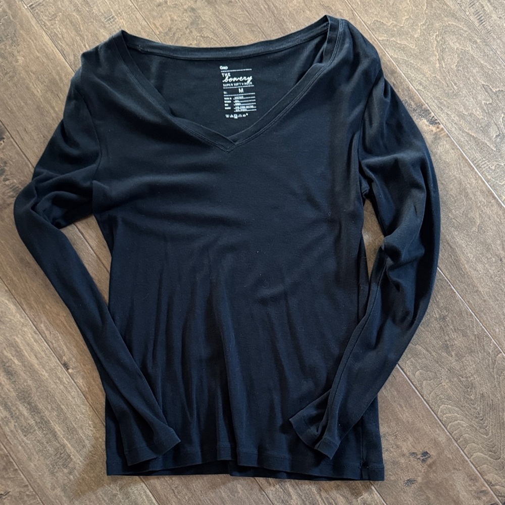 GAP Women's Classic Black V-Neck Long Sleeve Tee